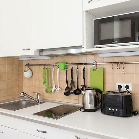 Cozy Studio With Parking Near City Center Prague Exterior photo