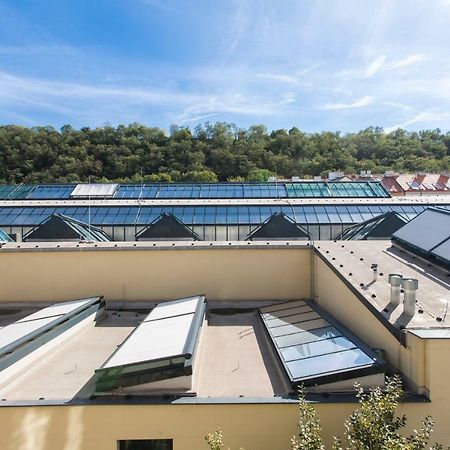 Cozy Studio With Parking Near City Center Prague Exterior photo