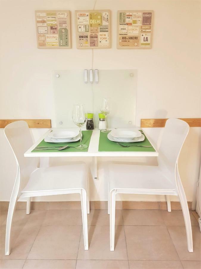 Cozy Studio With Parking Near City Center Prague Exterior photo