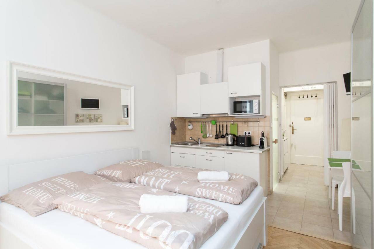 Cozy Studio With Parking Near City Center Prague Exterior photo