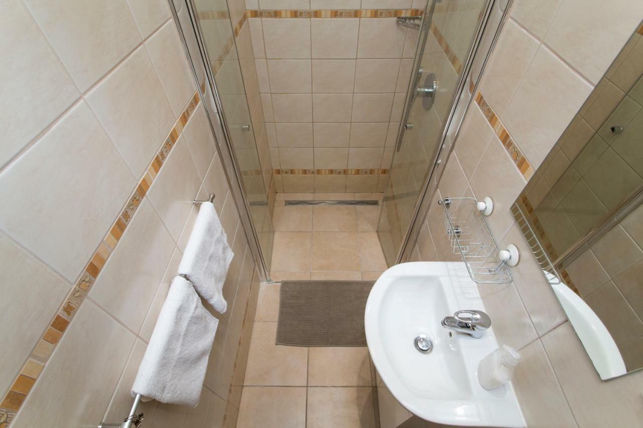Cozy Studio With Parking Near City Center Prague Exterior photo